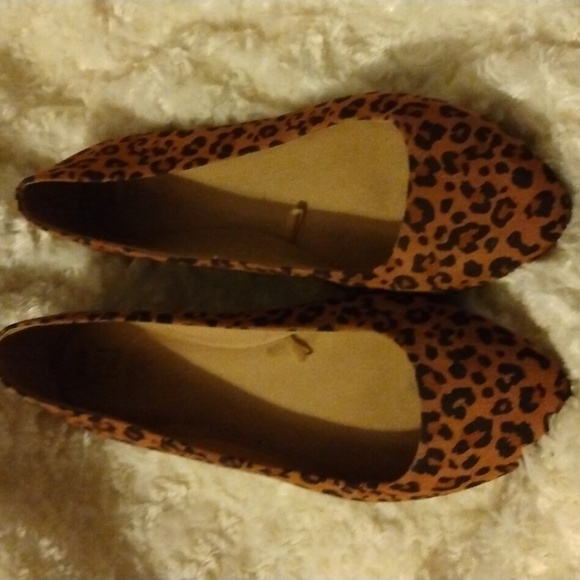 Time & tru leopard print slip ons - Picture 2 of 6